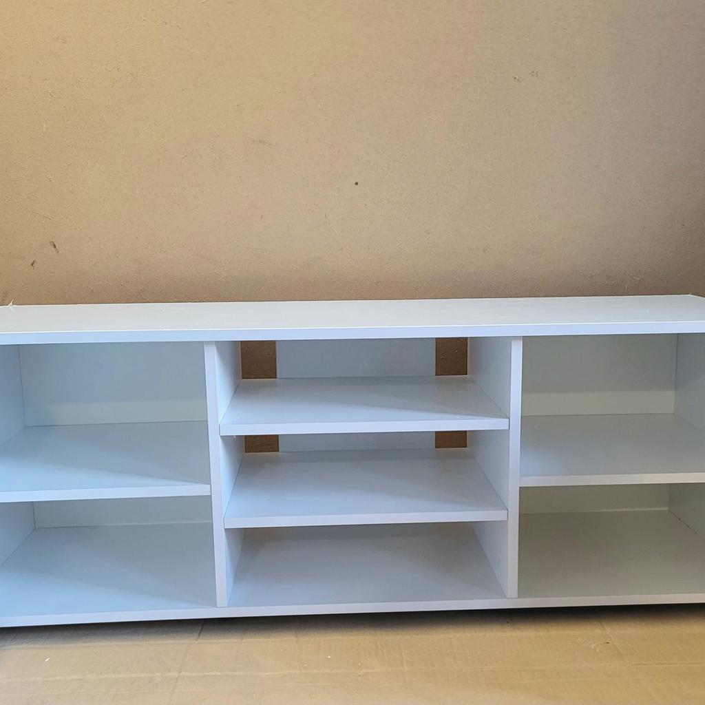 Habitat Hayward 2 Door Small TV Unit - White Gloss

💥ExDisplay. Assembled💥

Made from foil faced chipboard with a gloss finish.
Size H 43.1, W 120, D 38.9cm.
Weight 28kg.
4 shelves.
2 doors.
Chrome finish handles.
1 media storage section.
Largest height of media equipment sections 11.5cm.
Easy cable access.
Suitable for screen sizes up to 50in.
Maximum weight of TV 30kg

💥Check our other items💥