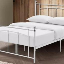 Yani Kingsize Metal Bed Frame - White

Mattress not included

💥New/other. Flat packed in the box💥

Part of the Yani collection.
Metal frame.
Base with metal slats.
No storage.
Size W159.2, L211.5, H105cm.
Height to top of side rail 35cm.
30cm clearance between floor and underside of bed.
Weight 23.2kg

💥Check our other items💥