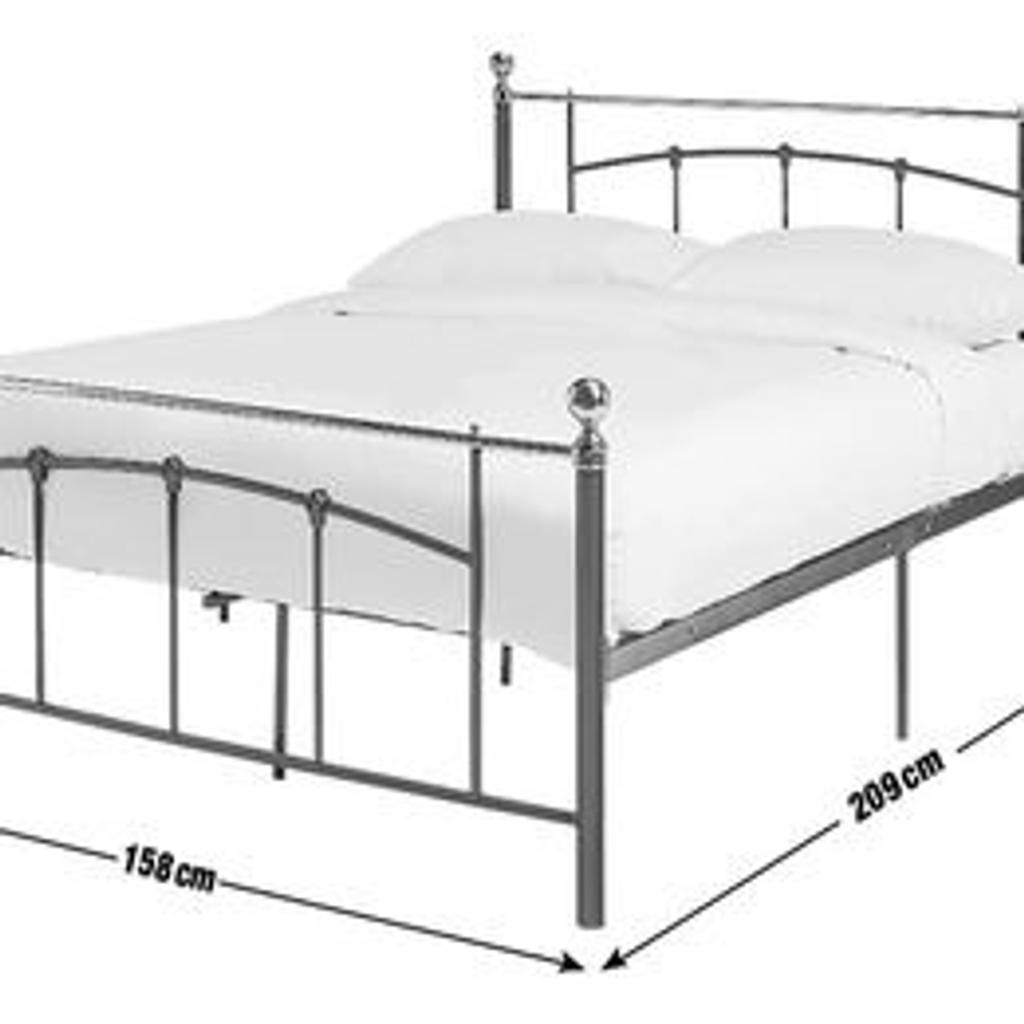 Yani Kingsize Metal Bed Frame - White

Mattress not included

💥New/other. Flat packed in the box💥

Part of the Yani collection.
Metal frame.
Base with metal slats.
No storage.
Size W159.2, L211.5, H105cm.
Height to top of side rail 35cm.
30cm clearance between floor and underside of bed.
Weight 23.2kg

💥Check our other items💥