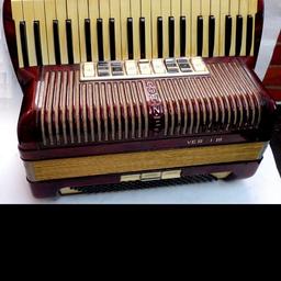 Hohner Akkordeon Verdi 120 Bässe mit gutem Klang zu verkaufen ! Ich spiele es nicht mehr und zum rumstehen zu schade mit Koffer !