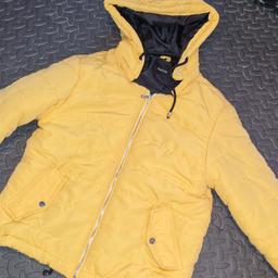 brand new. by boohoo
bright yellow. light weight puffa style /bomber jacket. removable hood
size 10