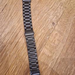 Armband Quick-Fit
26 mm - Edelstahl mit Kettenglied Schwarz
neu und umbenutzt, gefällt zur Gaminuhr nicht