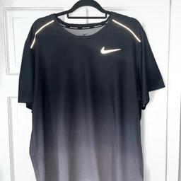 Great condition, lovely t-shirt