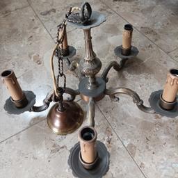 Deckenlampe, Bronze Antik Stil, 
5 Kerzenlampen, schwere Ausführung.
Topp in Ordnung, natürlich voll funktiosfähig