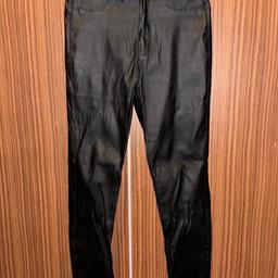 schwarze High Waist Denim Jeans Hose im „Leder-Stil“ in Größe S von Primark