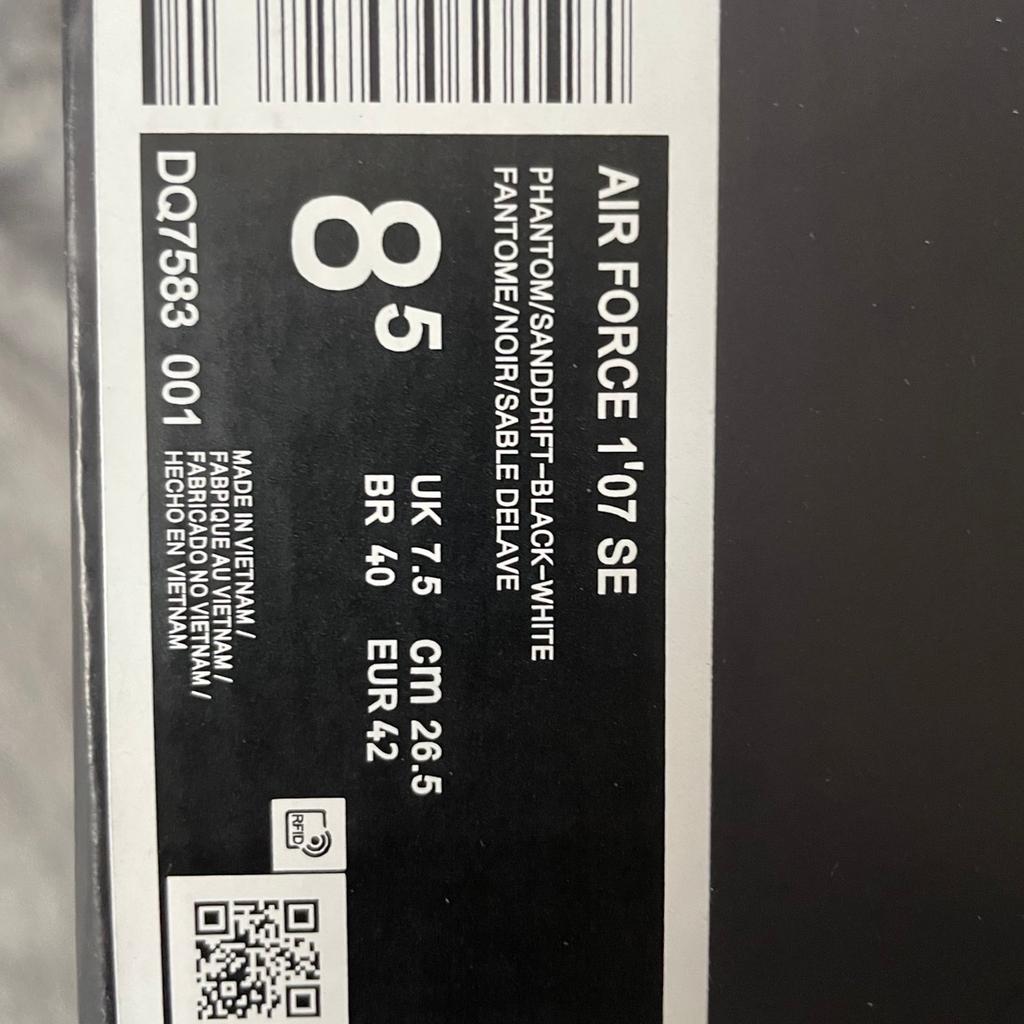 Nike Air Force One

Größe 42

Original Preis 139€