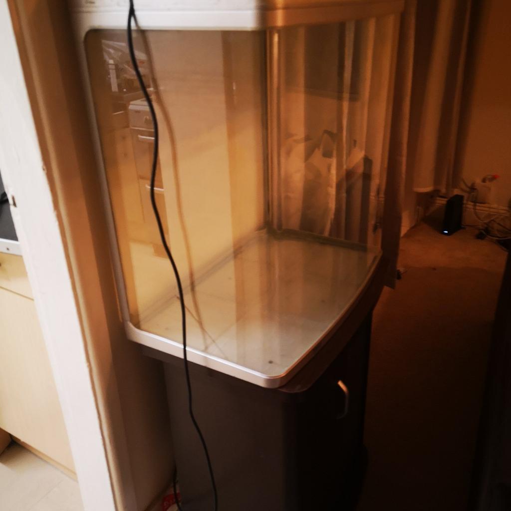Aquarium tank for sale, have a few bits for it in a bag. Bought couple of months ago off a friend but due to house refurbishment and lack of space iv decided to sell.