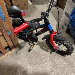 Zum Verkauf steht ein Kinder Fahrrad 12 zoll von meinem Sohn .sehr selten benutzt wurde.