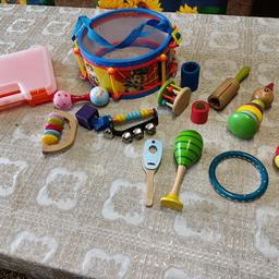 Spielzeug für Babys

Die Trommel ist ab 2 Jahren und die Box auch