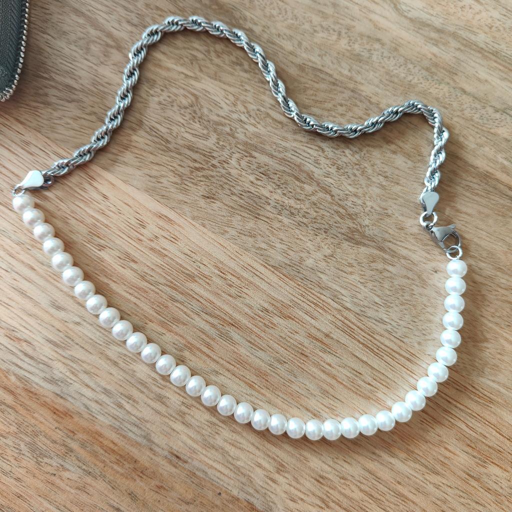 Brand new by cernucci
Unisex can be worn by women.
18 inch stainless steel rhodium twist rope and freshwater pearls 6mm
Paid £39
No offers