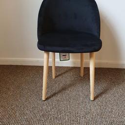 ▪️Habitat Imogen Velvet Dining Chair-black 
▪️Ex display 
▪️Size H82, W50.5, D50cm
▪️Seat height 47.5cm
▪️Max user weight per chair 120kg