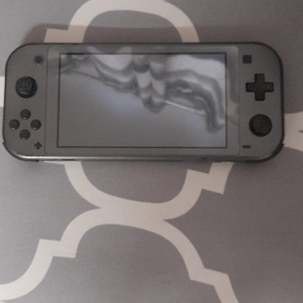 Nintendo Switch good condition comes with 250mb card and a pokemon game no silly offers