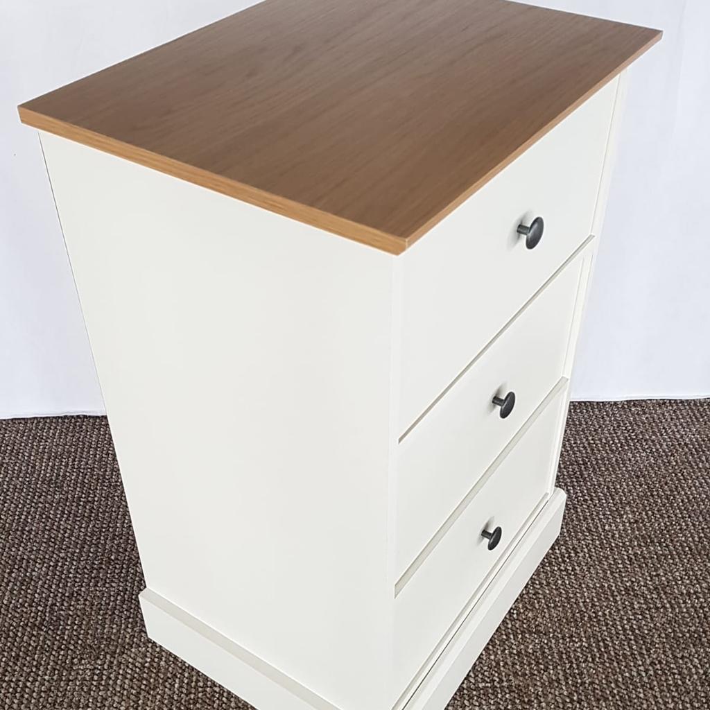 Kensington Bedside Table - Oak Effect & Ivory

💥New/other. Flat packed in the box💥

Made of wood effect.
Metal handles.
Made from FSC certified timber.
3 drawers with metal runners
Size H76.1, W48.5, D39.4cm.
Internal drawer H11, W39, D31.6cm.
Handle size: L3, W3cm

💥Check our other items💥