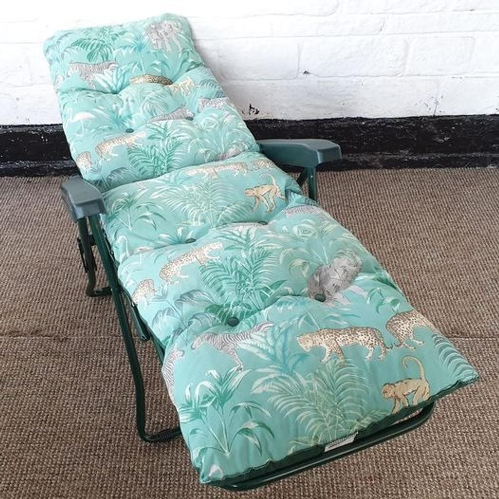 Folding Recliner Relaxer Chair With Cushion - Jungle Wilderness

💥ExDisplay💥Scratches/marks possible

Cushions made from fabric.
Multi-position back rest adjustable to a different positions.
Automatic foot rest.
Folds for storage.
Size H100, W60, D75cm.
Weight 8.5kg.

💥Check our other items💥