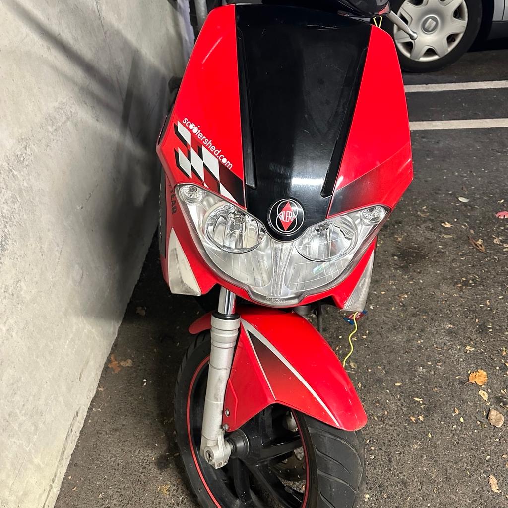 I am selling my Gilera in good condition with some scratches on the left side and a slight crack as you can see in the photos. MOT expired on 10/29/2024.

I also sell it with the block disk and the OXFORD chain.