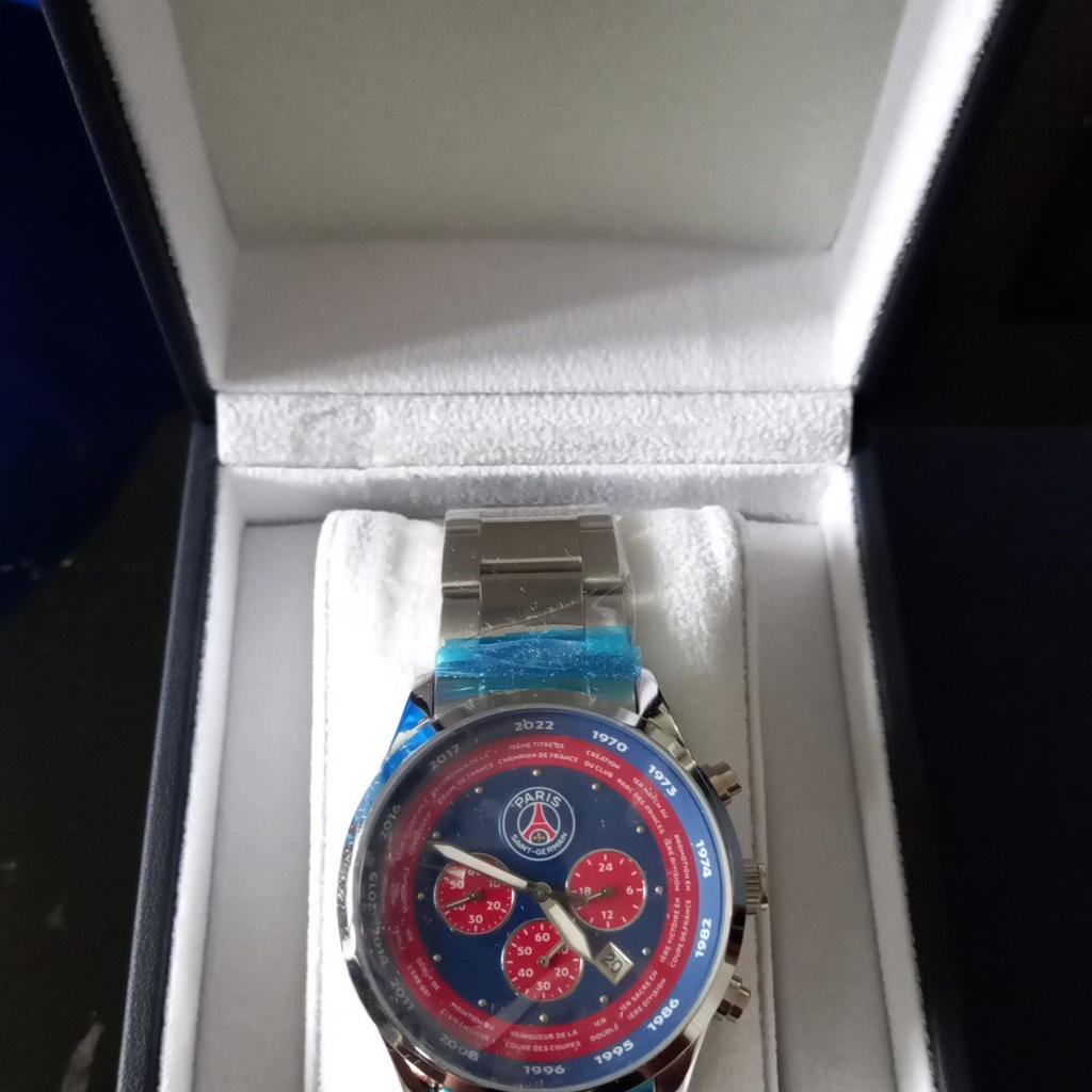 Paris Saint-Germain was officially born on August 12, 1970, to create the great club that all football lovers in Paris dreamed of. To celebrate this 10th League 1 Title, we bring you the ‘Special Edition’ PSG HISTORY WATCH – Displaying the history and triumphs of the club from its inception in 1970 to the 10th League win in 2022. Bellagio Football has designed & produced the PSG History Watch under official License with Paris Saint-Germain