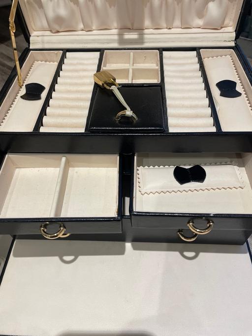 Buy & Sell East London Havering - Photos for Leather jewellery box