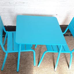 Kids Metal Table Set Blue

🔶New/other🔶

Metal table top.
Table size: H46, W48, L48cm
Seat height 29cm.
Frame made from metal.
Chair seat and back made from metal.
Stackable chairs.
Size H55, W42, D38.5cm.
30kg maximum user weight per chair
Total weight 8.1kg

🔶Check our other items🔶