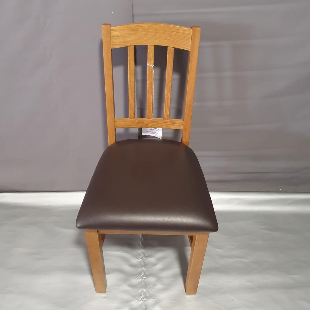 Solid Oak Slatted Chair - Oak

🔶ExDisplay. Assembled🔶

Size H91, W44, D50cm.
Seat height 45cm.
Foot rest.
Oak frame with oak legs.
Faux leather seat pad

🔶Check our other items🔶