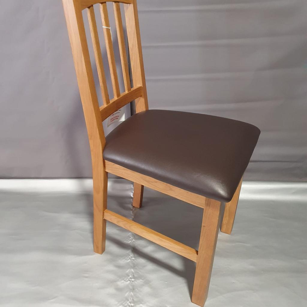Solid Oak Slatted Chair - Oak

🔶ExDisplay. Assembled🔶

Size H91, W44, D50cm.
Seat height 45cm.
Foot rest.
Oak frame with oak legs.
Faux leather seat pad

🔶Check our other items🔶