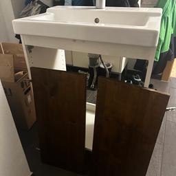 Verschenken waschbeckenuntenschrank mit Wasschbecken 60*40 von Ikea
Tür muss wieder montiert werden.