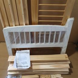 Andover Wooden Day Bed with Trundle - Pine and White

Mattress not included

💥ExDisplay. Flat packed💥

Headboard and footboard are white colour. See pictures

Supplied with wooden slats.
Size W97.5, L195, H79cm.
Max. User weight 100kg
Maximum trundle mattress height is 18cm.
Weight 40kg

💥Check our other items💥