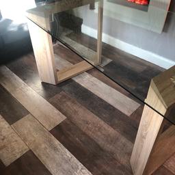 Beautiful dining table
Glass top square legs very heavy I have 4 leatherette black chairs to go with it
Dismantled ready to collect