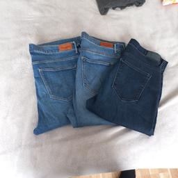 3 Wrangler Jeans

Auch einzeln verfügbar siehe andere Angebote