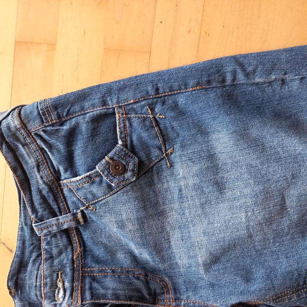 Jeansshorts mit Applikationen Größe 40