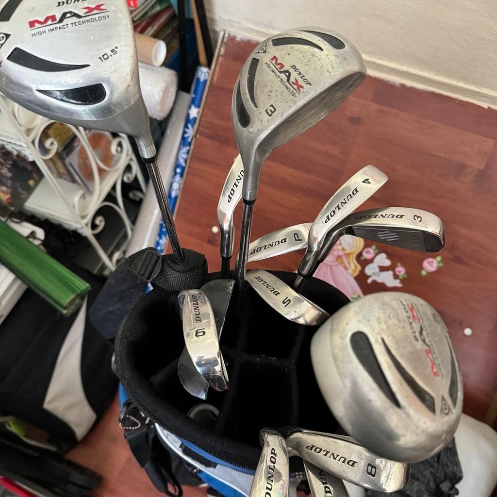 All the clubs you can see in the picture plus the bag.