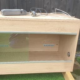 reptile tank with heat lamps sliding glass doors good condition collection only please