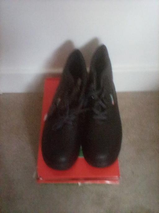 Buy & Sell Kent Thanet - Photos for Black composite chukka work boot.