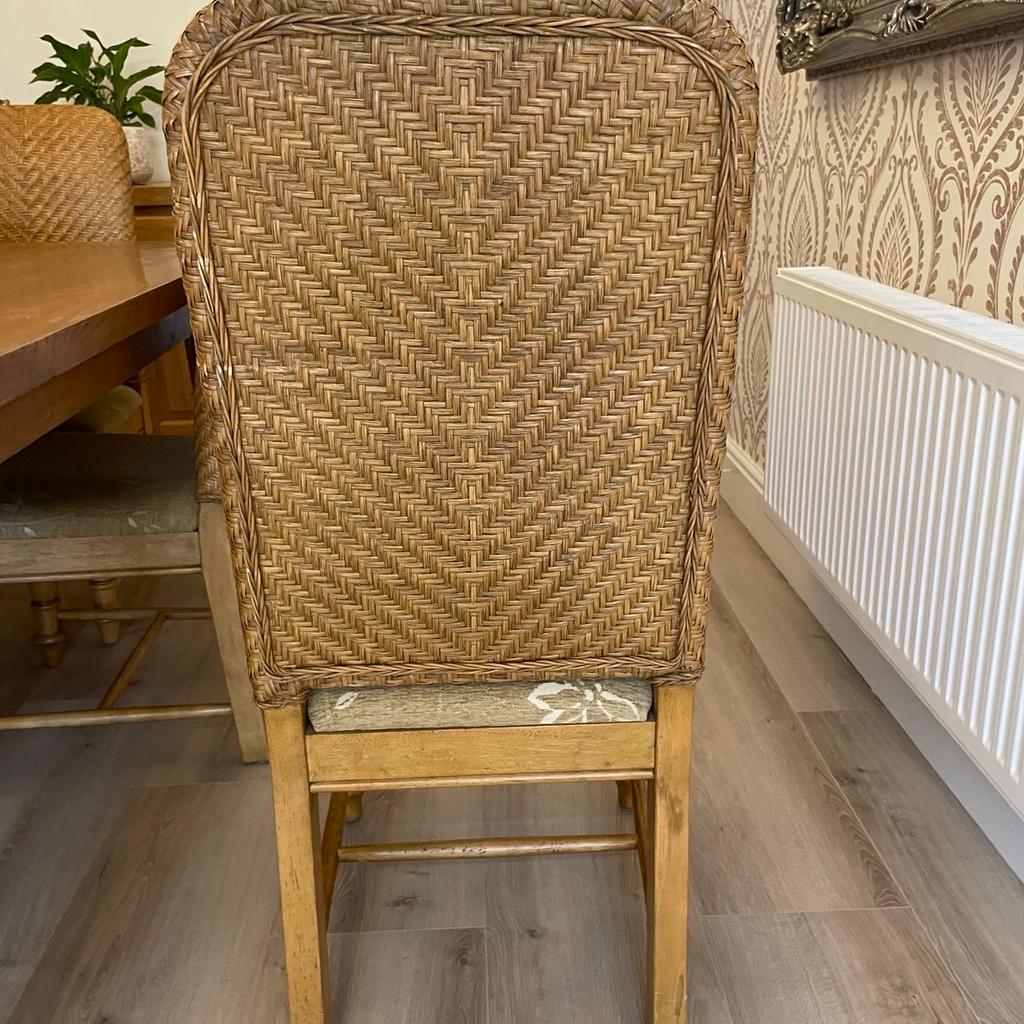 Grab yourself a bargain
6 wicker back dining chairs solid and in great condition available now, come from a smoke and pet free environment, thanks for looking