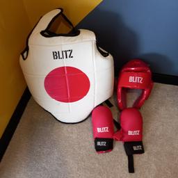 Blitz protective padded gear for children like new had it for karate grown out of it now.
Gloves have XL