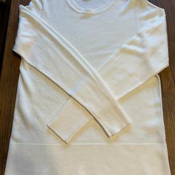Light cream jumper
Soft to wear
Great style
Very.com
Size 8
Great condition!!

True to size