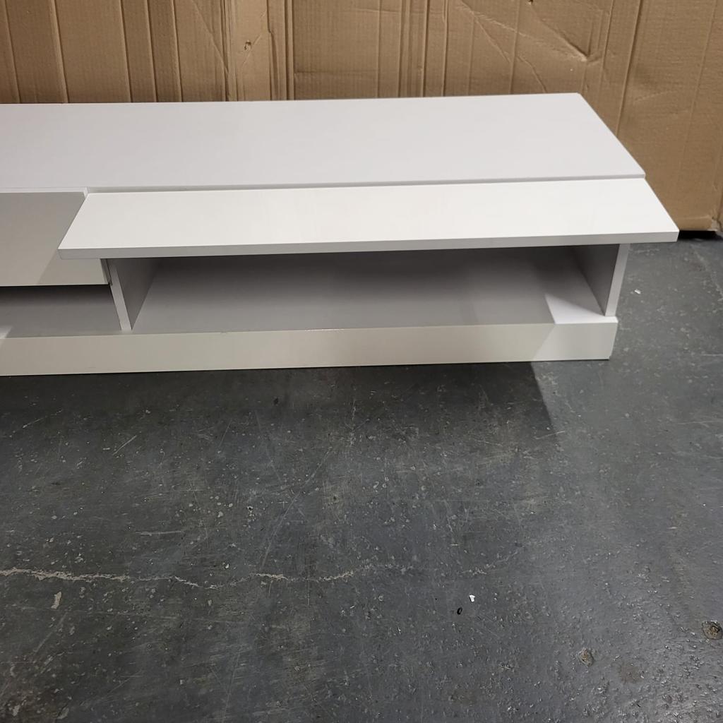 150cm TV Unit - Gloss White

💥ExDisplay. Assembled💥See pictures

Made from particleboard and melamine with a gloss finish.
Size H 30, W 150, D 38cm.
Weight 14kg.
2 shelves.
Largest height of media equipment sections 21.5cm.
Easy cable access.
Suitable for screen sizes up to 55in

💥 Check our other furniture💥