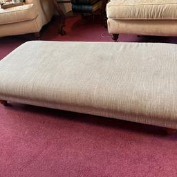 Huge coffee table footstool 142cm wide 
Cream linen fabric. Needs a light clean as got dusty in house move
It measures 142cm wide x 68cm deep x 31cm high
This is a large he impressive footstool
Good quality
Viewing welcome