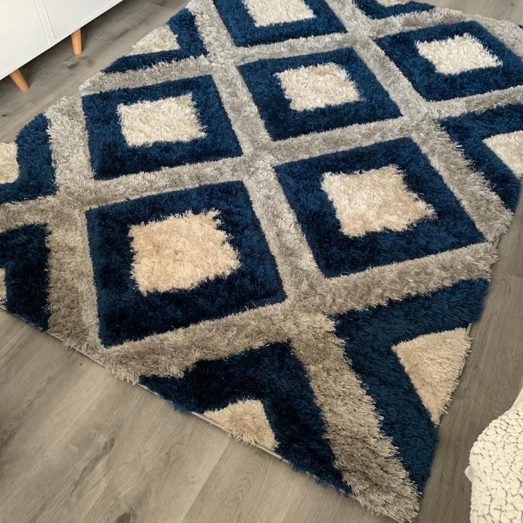 Large rug 7’x 5’ grey and blue, pet and smoke free home