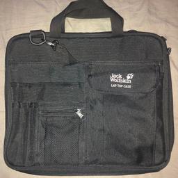 Laptop Tasche von Jack Wolfskin
NEU OHNE VERPACKUNG
L: ca 35cm B: ca 30cm

Bei Interesse gerne anschreiben, die genauen Versandkosten können dann geklärt werden ^^