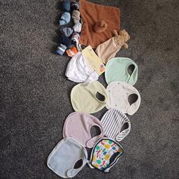 10 pairs socks 10 bibs 2 comfy teddy's all in excellent condition
