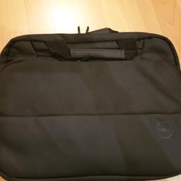Laptoptasche 

von Dell 

Neu

Länge: ca. 40 cm
Breite: ca. 29 cm
Höhe: ca. 9 cm

~~~

Selbstabholung oder Versand für 8 EUR