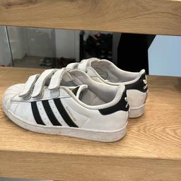 Weiße Superstar Sneaker von Adidas

Größe 34

Abholung in 1130, 1030 oder 1010 Wien möglich Versand ausschließlich gegen Übernahme der gesamten Versandkosten möglich