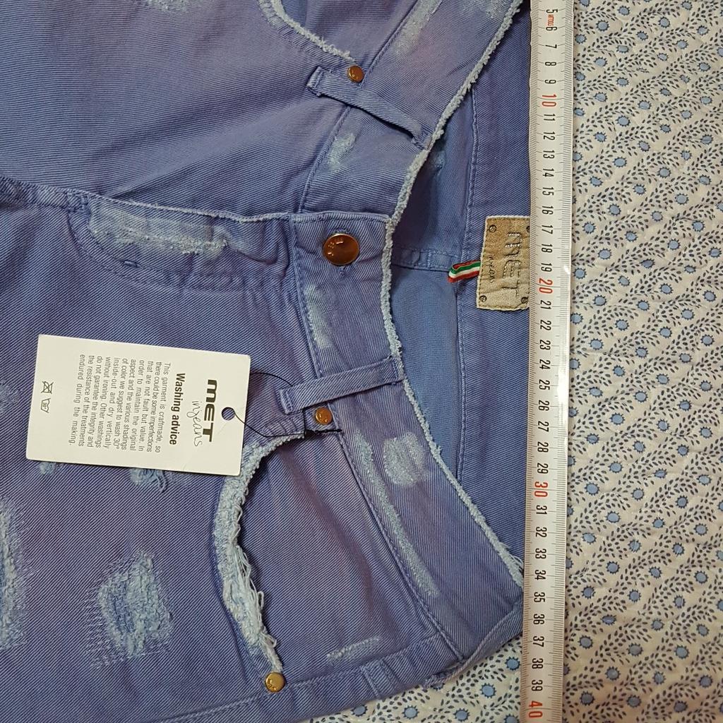 Pantaloni / Jeans con strappi colore fiordaliso, marca Met, chiusura a zip, tg. M/ L (42/ 44 it.). Made in Italy. Nuovi, con etichetta.
Vendo anche scarpe, cintura in vera pelle e camicia.
Guarda altri miei annunci e risparmia sulle spese di spedizione.
#jeans #pantaloni #blu #met #nuovo #denim #viola #lilla #jeansdonna #cotone #strappi #strappati #azzurro #turchese #fiordaliso #moda #donna #pantalone #ragazza #nuovi