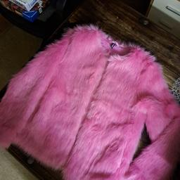 Neue, hübsche, rosa Jacke von H&M
2 Seitentaschen, fleckenlos
Gr.36