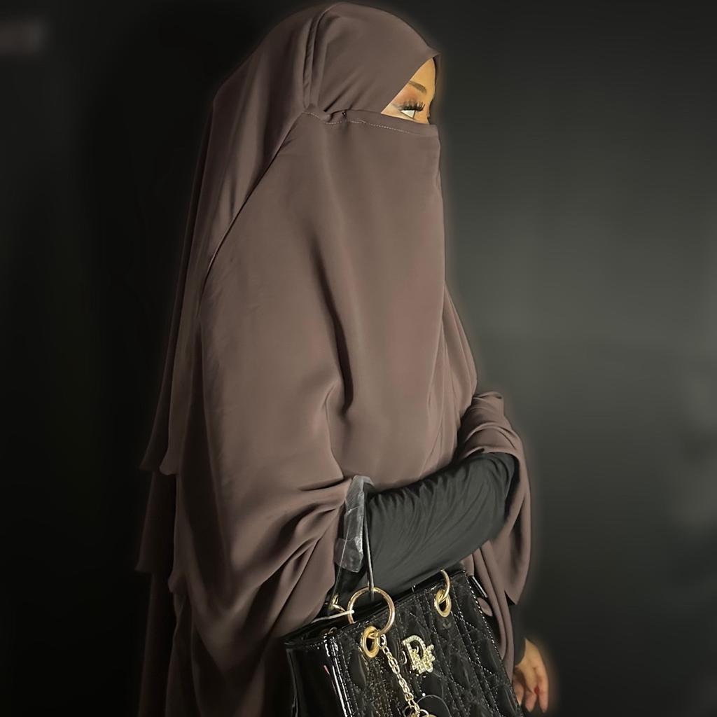 Mehrere auf Lager

#hijab #abaya #khimar #muslima #maxikleider #maxirock #kleid #niqab #kopftuch