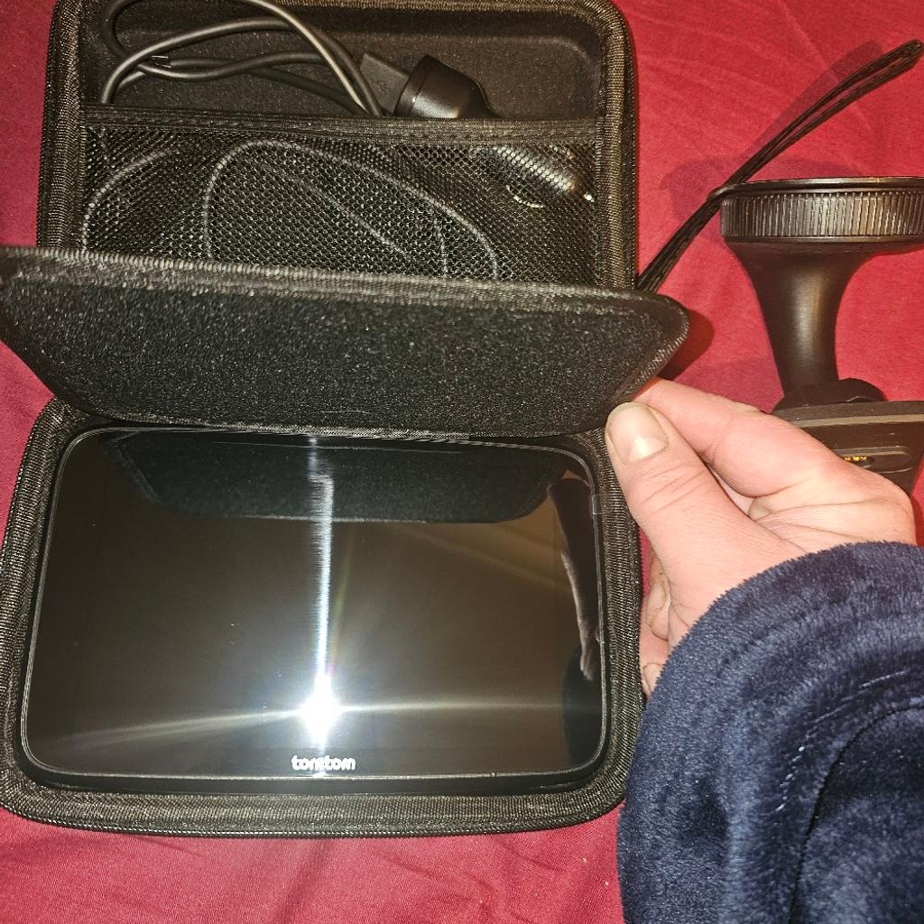 most up to date 7inch Tomtom GO expert plus HGV sat nav.
like new, still has protective covers on front and back. Never used. Comes with hard case that was bought separately