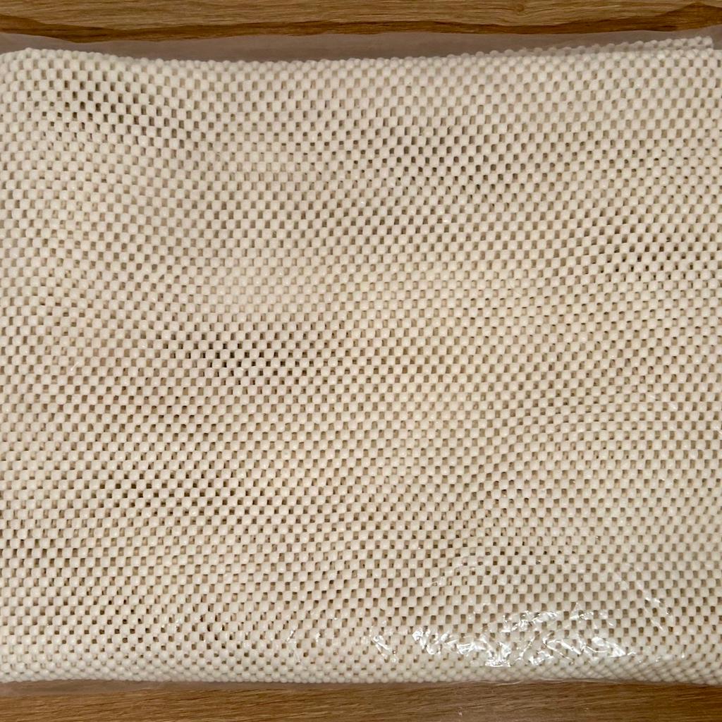 Non Slip Rubber Grip Mat For Rugs & Carpets Cream (Rrp£12) 2 ft x 3.5 ft .
Place Under Mats / Rug’s Etc . To Stop Them Moving / Slipping .
Based Leatherhead - Or Can Post .
On Other Sites .
Grab Yourself A Bargain !
£2.99
