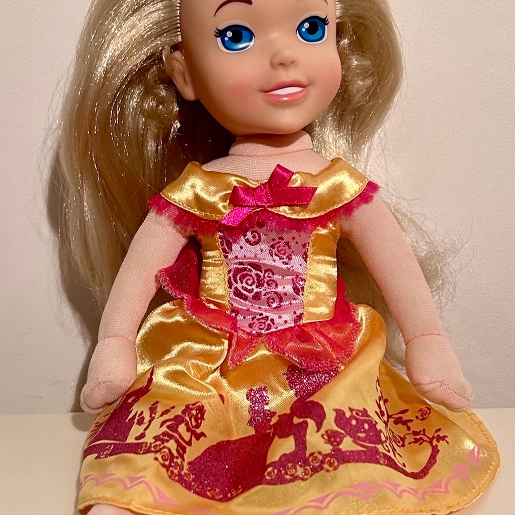 Zapf Creation - Soft Body Cinderella Doll
Comes With Spare Beauty & The Beast Dress .
Few Small Velcro Snags On Cinderella Dress
All Been Cleaned With Anti-Bacterial Cleanser . ↕️ 31 ↔️ 15 ↘️ 7 cm
Based Leatherhead - Or Can Post .
On Other Sites .
Grab Yourself A Bargain !
£3.99