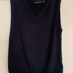 Boys Debenhams Navy School V-Neck Tank Top Jumper Age 5-6

Good condition from a smoke and pet free home. 

Postage or Collection Woodford, IG8.