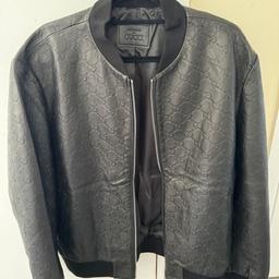 Gucci GG leather jacket

Size:size 56 ( XL)
Material:Genuine leather Lambskin